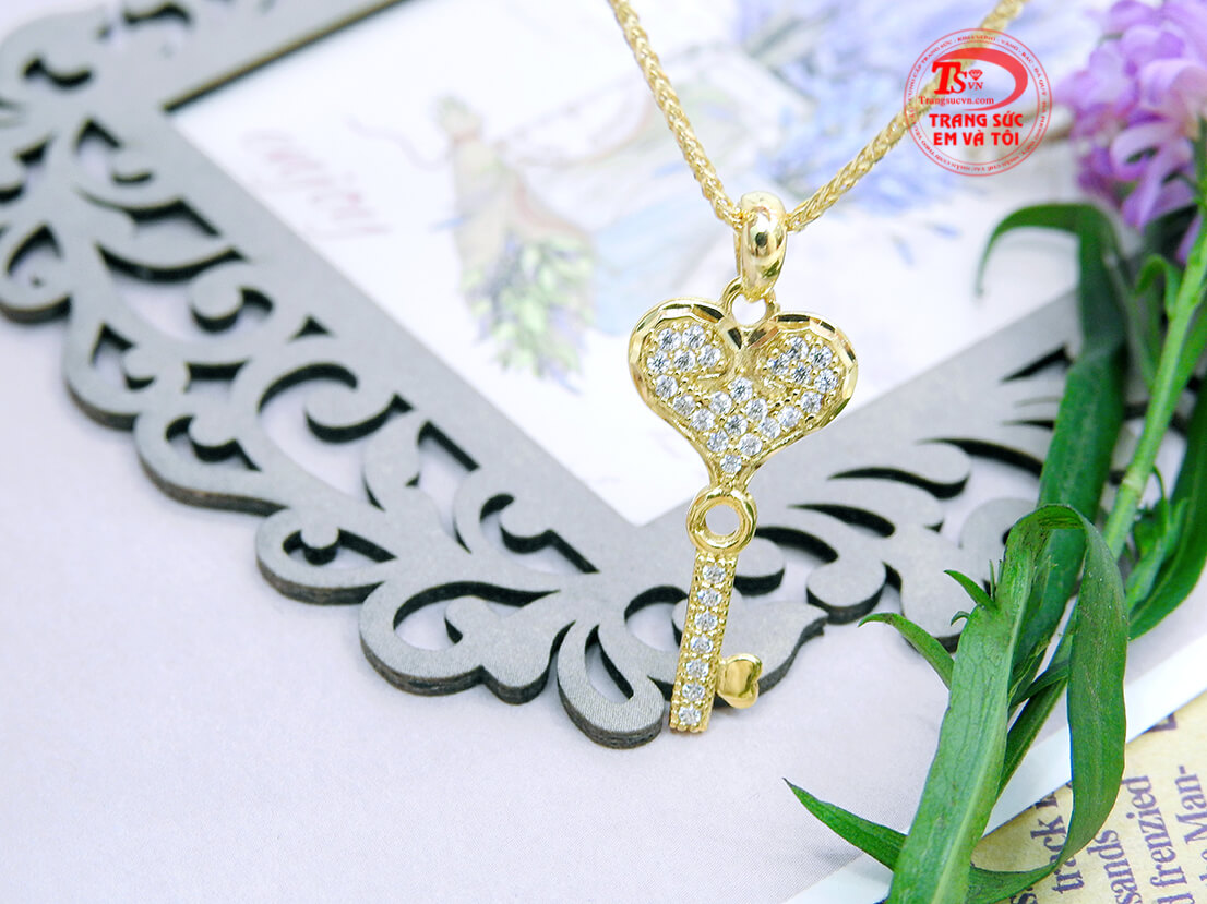 Dây chuyền chìa khóa tình yêu. Dây chuyền chìa khóa tình yêu.