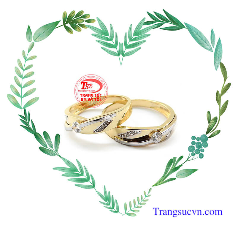 Nhẫn vàng son sắc đong đầy yêu thương. Nhẫn vàng son sắc đong đầy yêu thương.