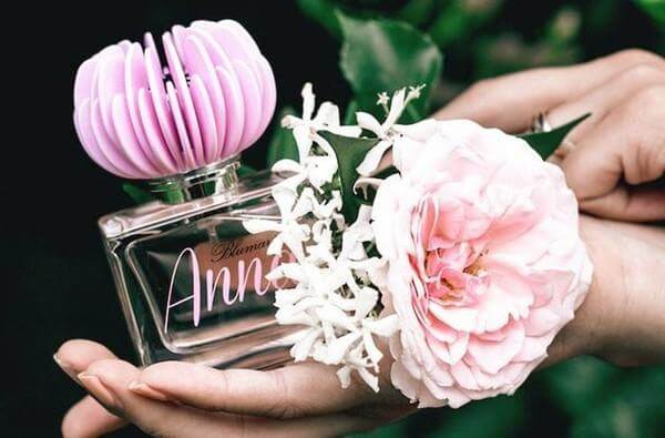Nước hoa nồng nàn cho tình yêu thêm đắm say. Nước hoa nồng nàn cho tình yêu thêm đắm say.