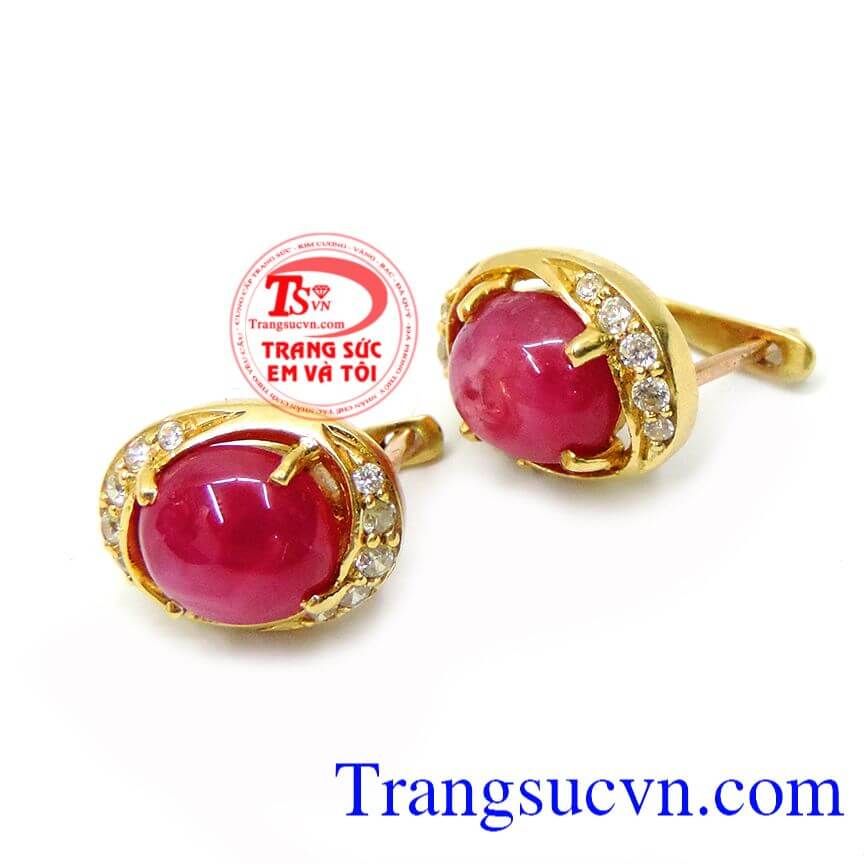 Đôi hoa tai ruby dịu dàng, Hoa tai vàng tây
