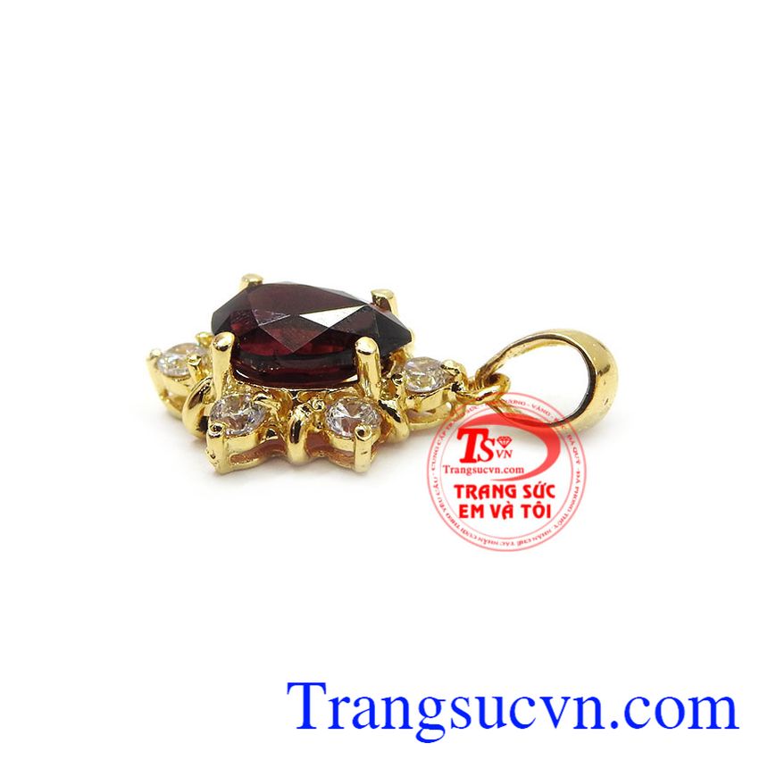 Mặt dây chuyền Granet công nương, Mặt dây Granet