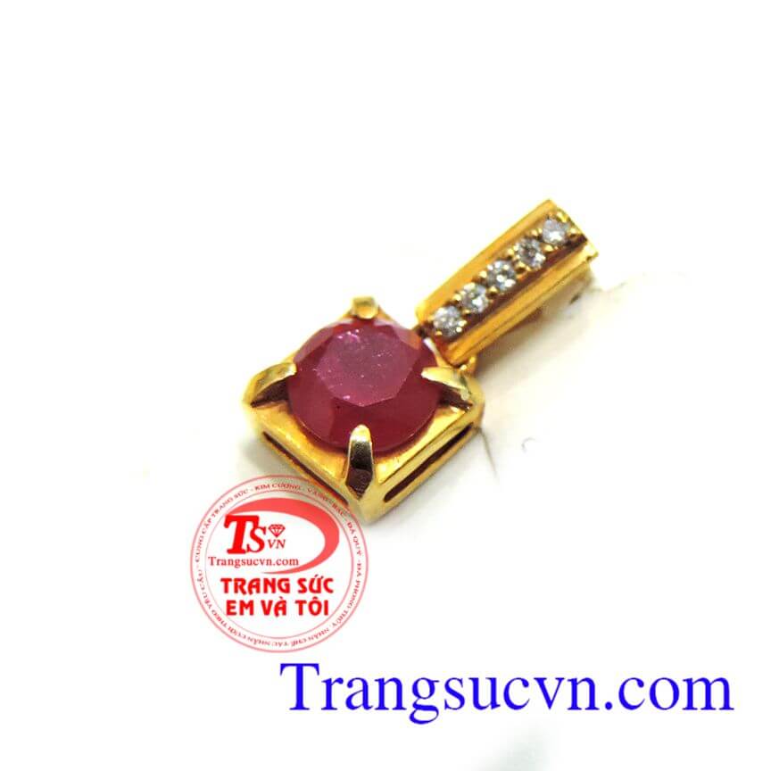 Mặt dây chuyền ruby, Mặt dây chuyền ruby