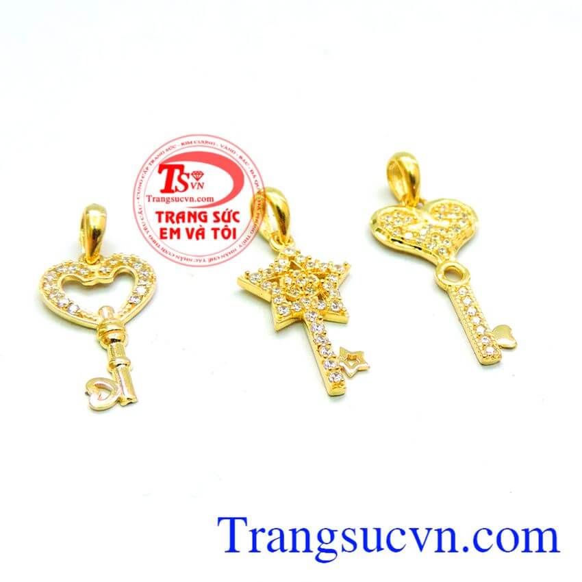 Mặt dây kim cương tổng hợp, Mặt dây chuyền vàng