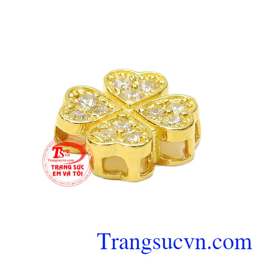 Mặt dây nữ cỏ bốn lá may mắn, Mặt dây chuyền vàng