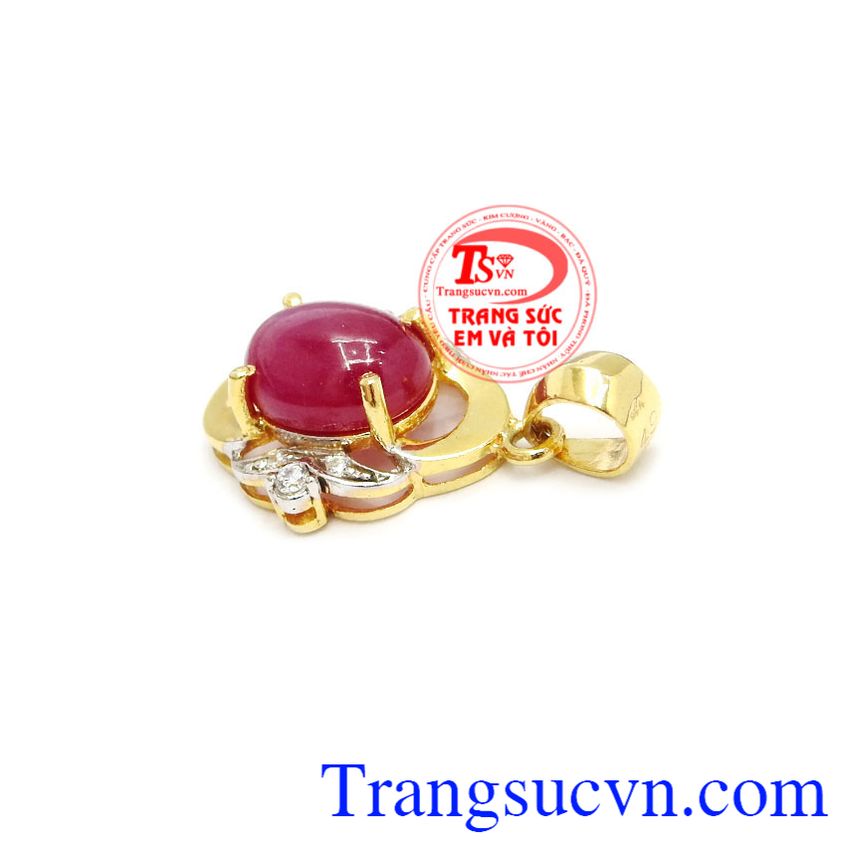 Mặt dây nữ hoàng tộc, Mặt dây chuyền vàng, Mặt dây nữ