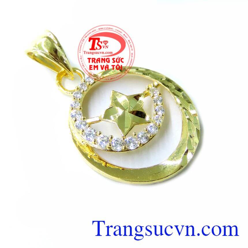 Mặt Dây Nữ Quyễn Rũ, Mặt dây chuyền vàng