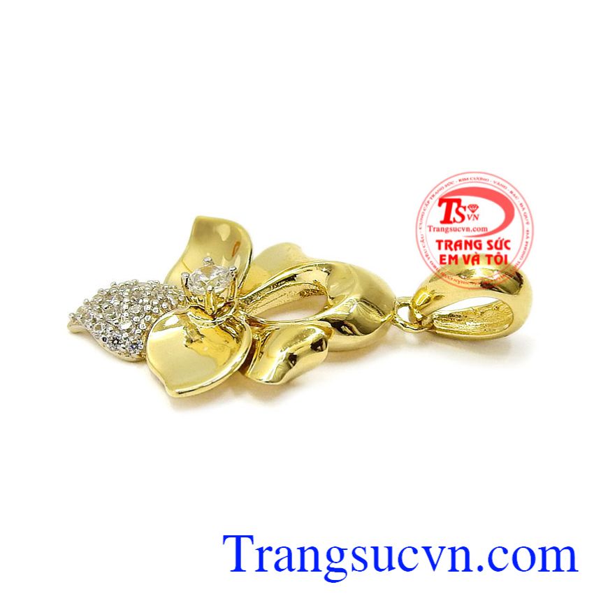 Mặt dây nữ vàng duyên dáng, Mặt dây chuyền vàng