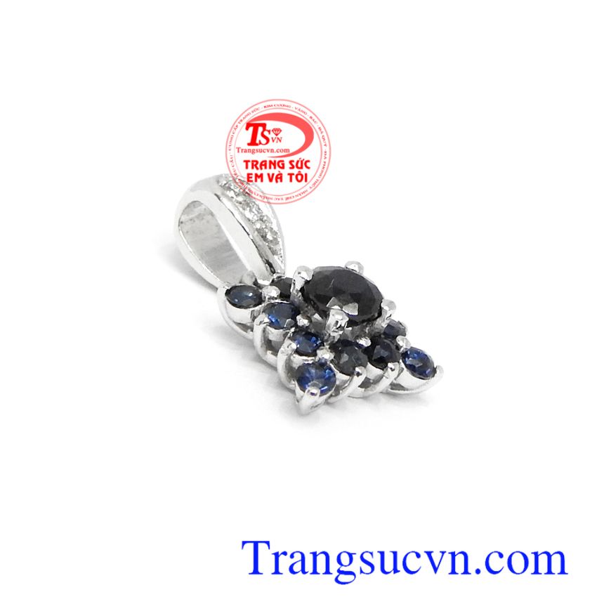 Mặt dây Sapphire may mắn, Mặt dây chuyền đá quý