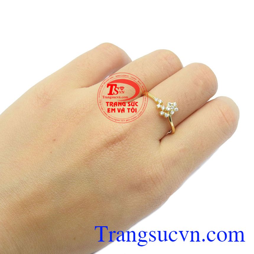 Nhẫn v&agrave;ng ng&ocirc;i sao lấp l&aacute;nh, Nhẫn nữ v&agrave;ng