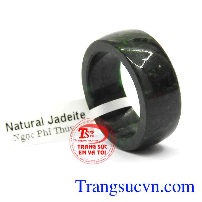 Nhẫn phỉ th&uacute;y t&agrave;i lộc, Nhẫn ngọc, Ngọc phỉ th&uacute;y uy t&iacute;n.