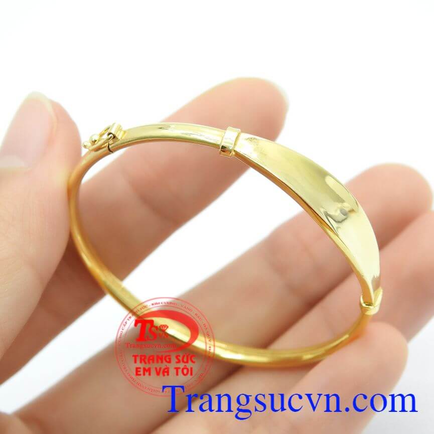 Lắc tay trẻ em khắc t&ecirc;n theo &yacute; muốn v&agrave;ng 10k, Lắc tay trẻ em chế t&aacute;c kiểu trơn để tr&aacute;nh g&acirc;y bất tiện cho c&aacute;c b&eacute; khi vui chơi sinh hoạt.