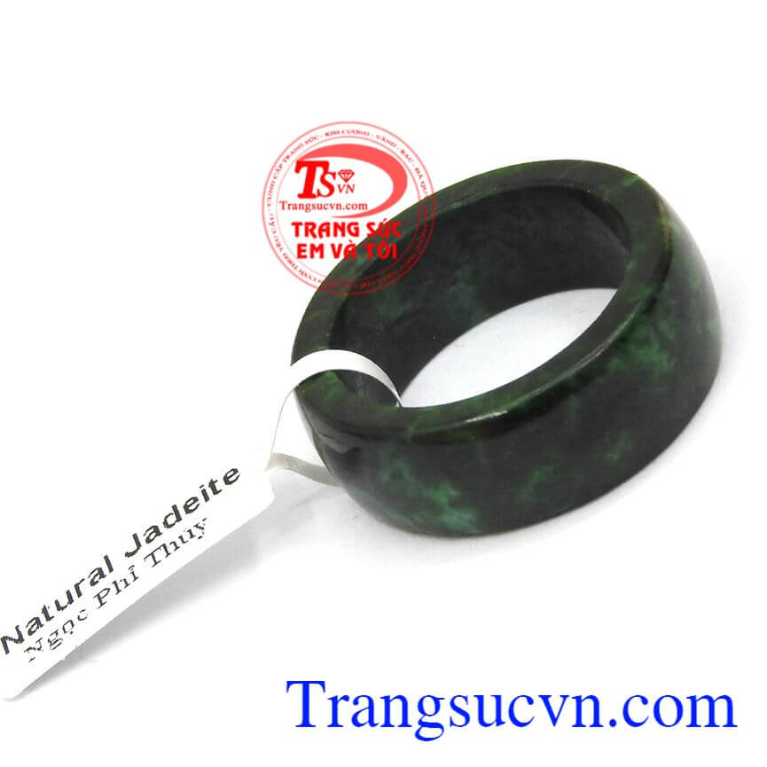 Nhẫn ngọc cẩm thạch mệnh thủy, Nhẫn ngọc, ngọc cẩm thạch cao cấp.