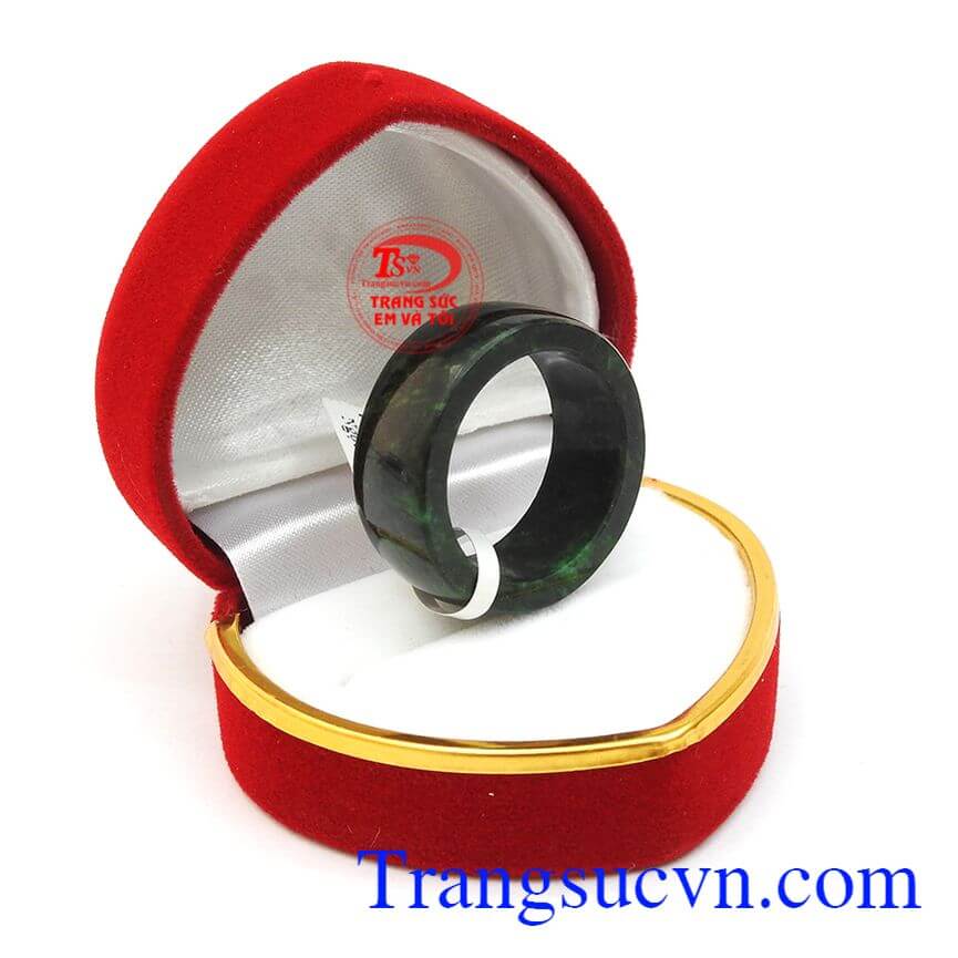 Nhẫn phỉ th&uacute;y t&agrave;i lộc, Nhẫn ngọc, Ngọc phỉ th&uacute;y uy t&iacute;n.