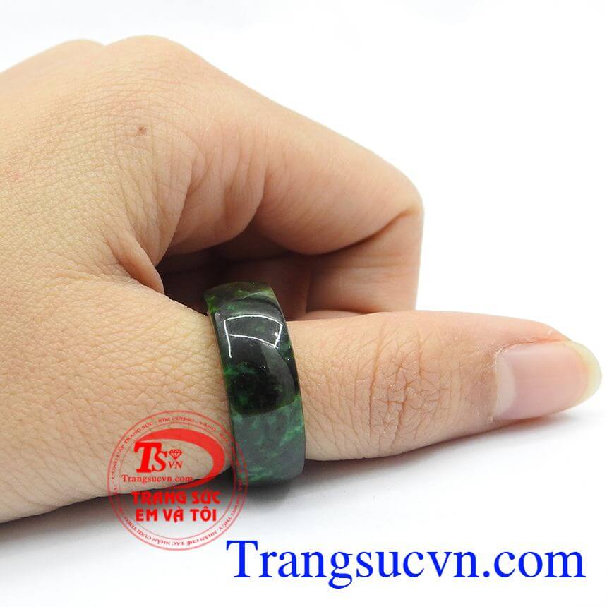 Nhẫn ngọc cẩm thạch mệnh thủy, Nhẫn ngọc, ngọc cẩm thạch cao cấp.