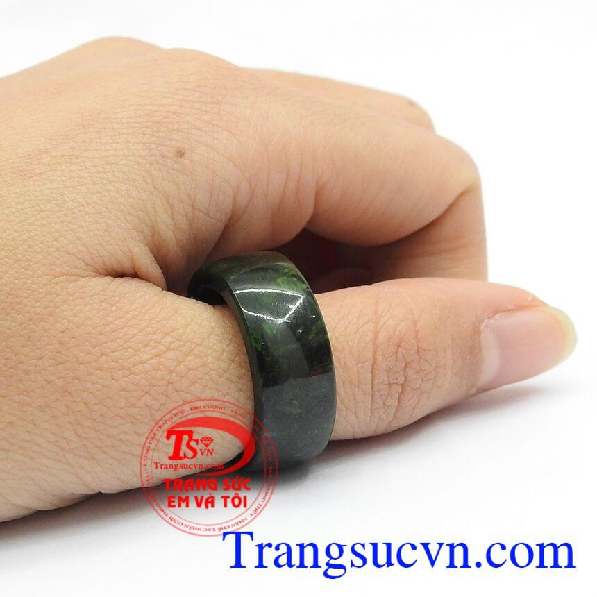 Nhẫn phỉ th&uacute;y t&agrave;i lộc, Nhẫn ngọc, Ngọc phỉ th&uacute;y uy t&iacute;n.