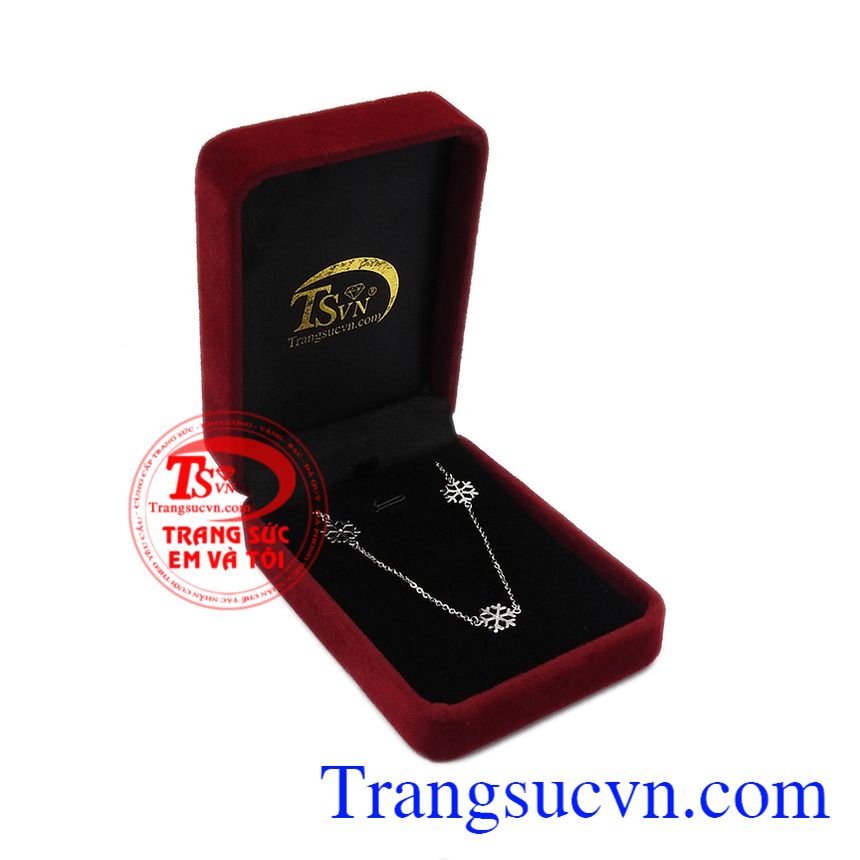 Nên tặng quà gì cho bạn gái vào dịp Giáng sinh