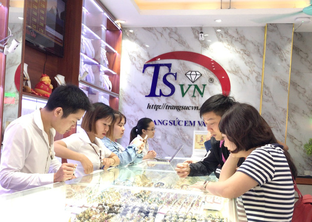 Tri ân khách hàng mừng sinh nhật 6 năm rực rỡ của Trang sức Em Và Tôi Tri ân khách hàng mừng sinh nhật 6 năm rực rỡ của Trang sức Em Và Tôi