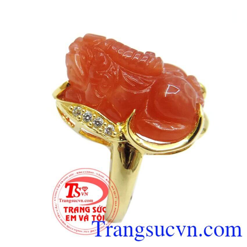 Nhẫn nữ tỳ hưu cõng tiền, Nhẫn Nữ Tỳ Hưu, nhẫn nữ đính đá sang trọng