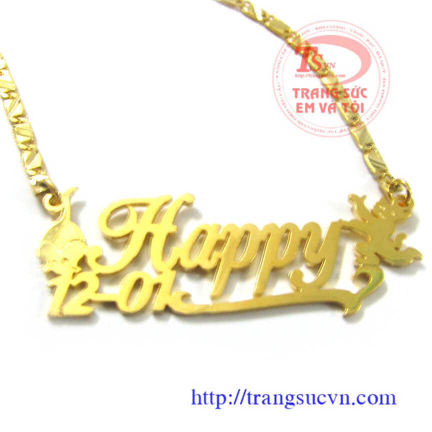 Quý khách có thể lựa chọn chế tác trên chất liệu vàng tây 10k, vàng tây 12K, vàng tây 14k, vàng tây 18k, riêng mặt chữ hoặc kết hợp cùng với dây kèm theo sản phẩm.