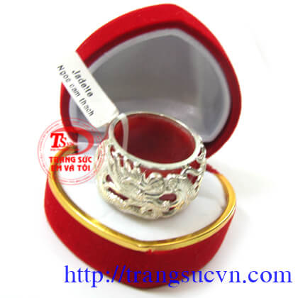 Ngọc jadeite bọc Rồng