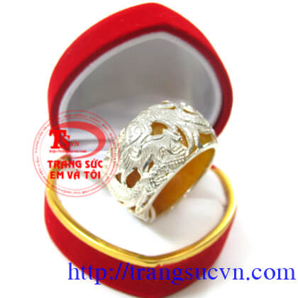 Nhẫn ngọc màu vàng bọc bạc rồng