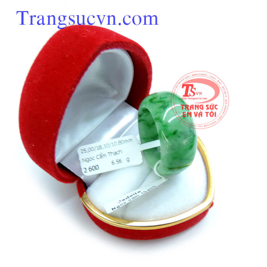 nhan-cam-thach-tu-nhien