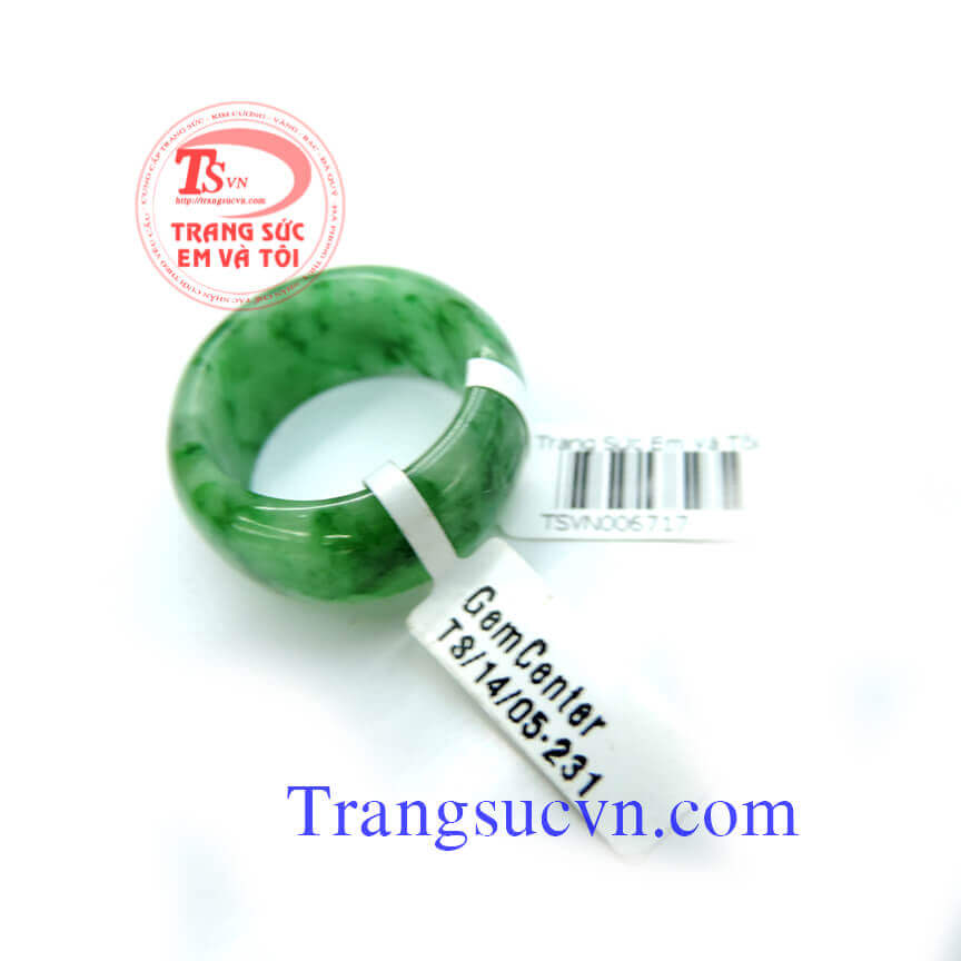 Nhẫn ngọc cẩm thạch, thi&ecirc;n nhi&ecirc;n 