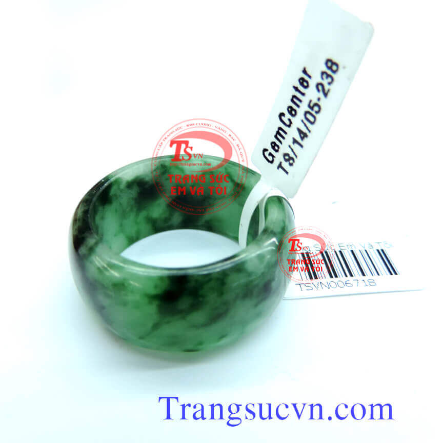 Nhẫn ngọc cẩm thạch, thi&ecirc;n nhi&ecirc;n sang trọng