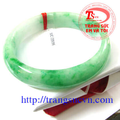 vong-ngoc-cam-thach-chung-chi-sjc