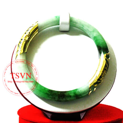 Jadeit vong nam vang,Jadeit vòng nạm vàng