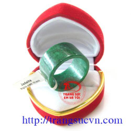 nhann ngoc cam thach vuong