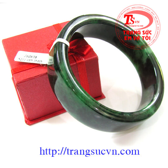 vong_ngoc_vuong_mau_den_cao_cap12,v&ograve;ng ngọc vu&ocirc;ng m&agrave;u đen cao cấp