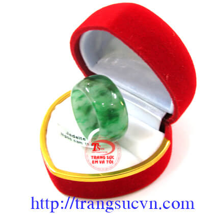 Nhẫn jadeite, ngọc cẩm thạch