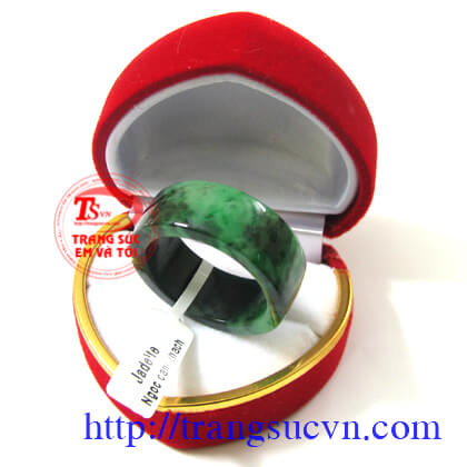 Nhẫn ngọc cẩm thạch