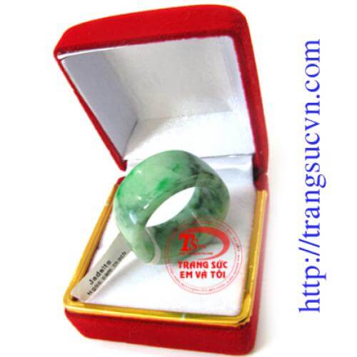 Nhẫn ngọc phỉ thúy ngón trỏ Nhẫn ngọc phỉ thúy ngón trỏ