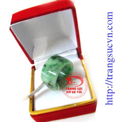 Nhẫn Ngọc Vu&ocirc;ng