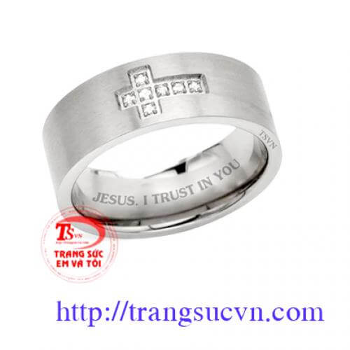 Nhẫn nam gắn thánh giá khắc chữ Nhẫn nam gắn thánh giá khắc chữ