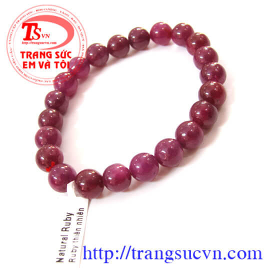 Chiếc v&ograve;ng tay đ&aacute; qu&yacute; ruby