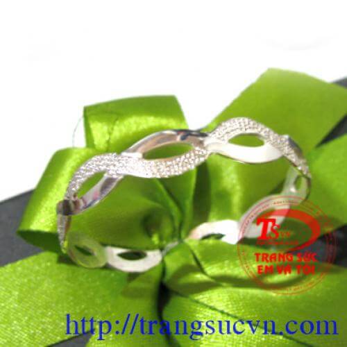 Vòng tay bạc hoa văn số 8 cho em gái Vòng tay bạc hoa văn số 8 cho em gái