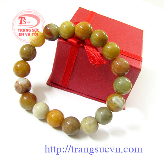 Ngoc-cam-thach-vang-huyet