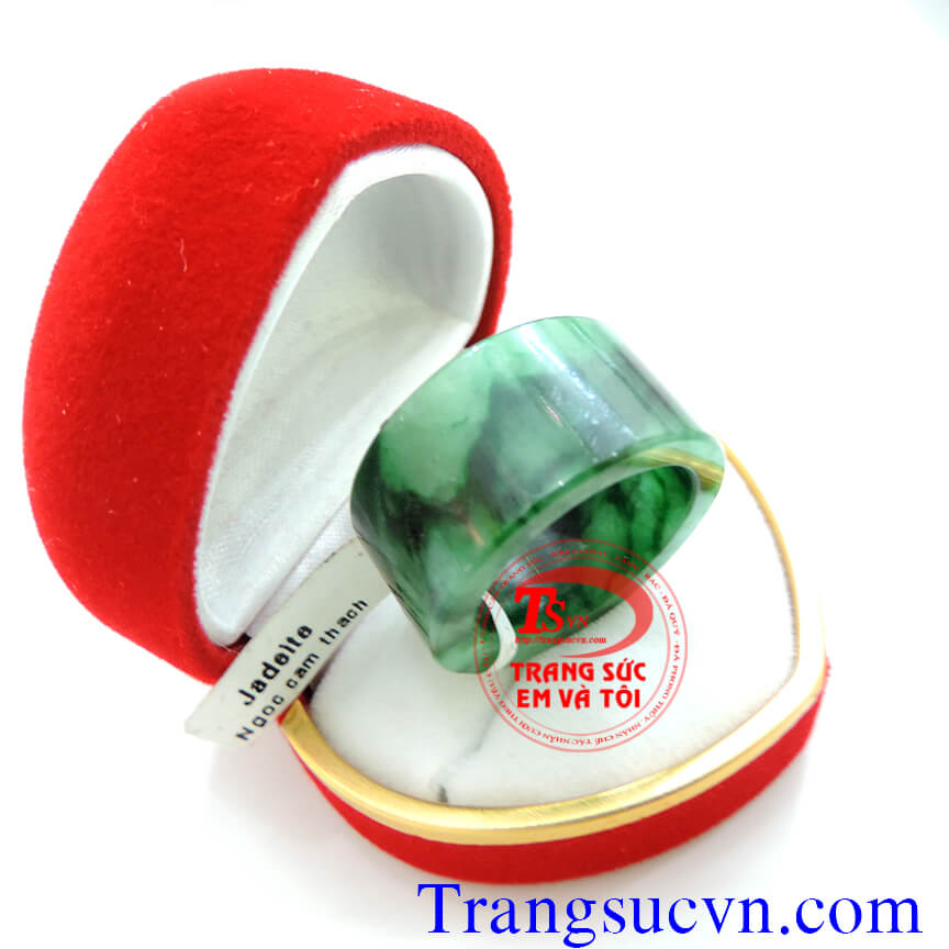 Nhẫn Ngọc Phỉ Th&uacute;y Jadeite - Ngọc cẩm thạch thi&ecirc;n nhi&ecirc;n