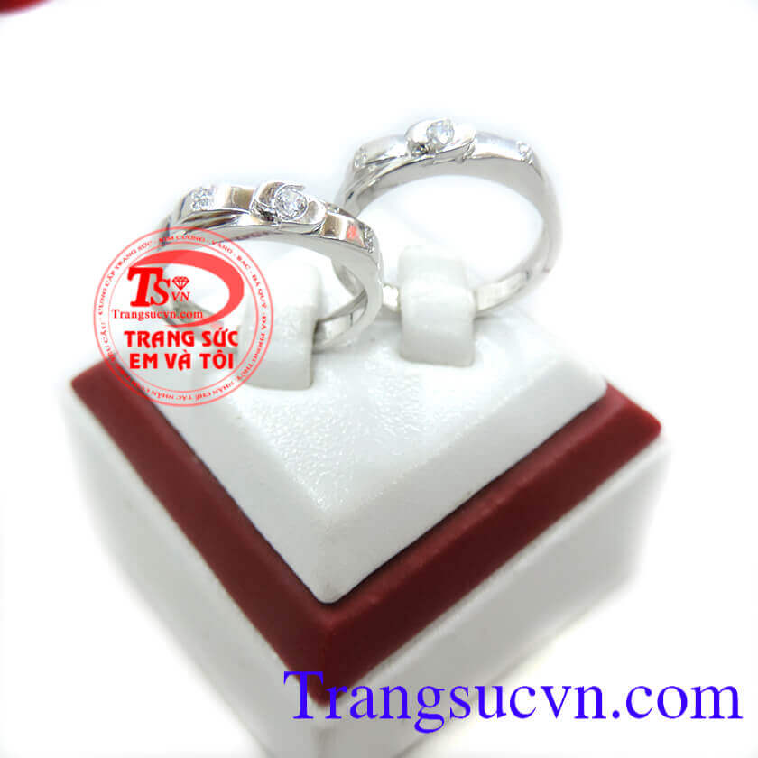 nhan cuoi vang trang kim cuong(1)