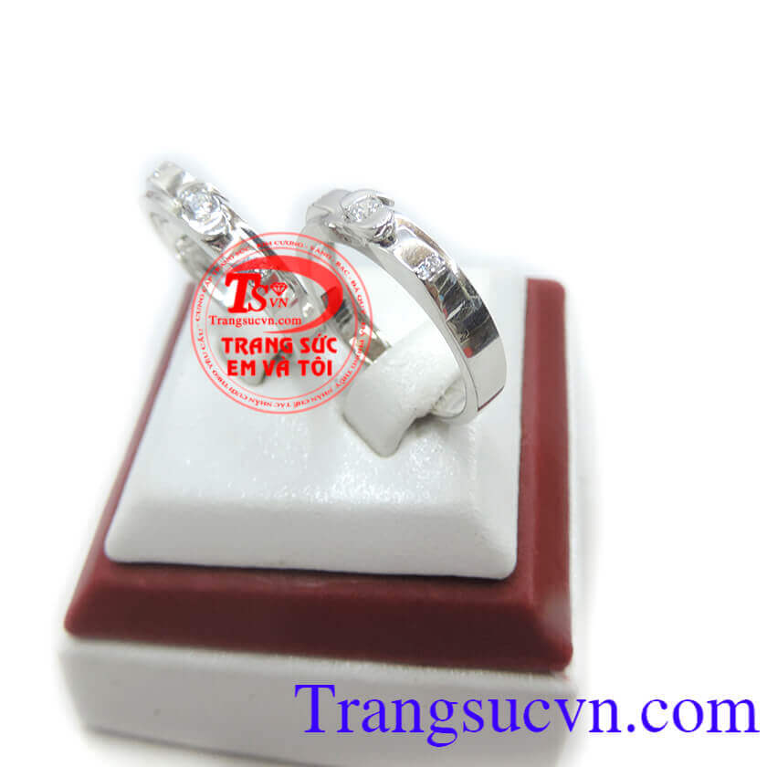 nhan cuoi vang trang kim cuong(1)