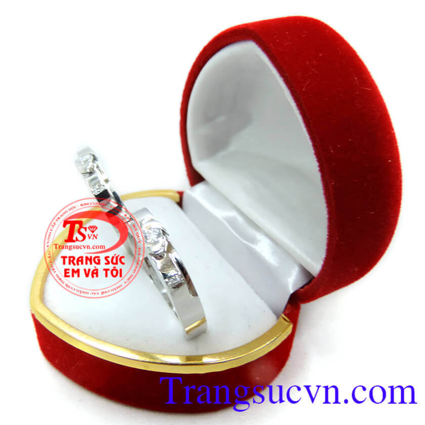 nhan cuoi vang trang kim cuong(1)