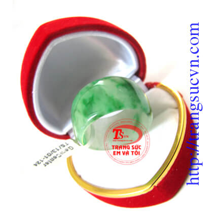 Nhẫn jadeite