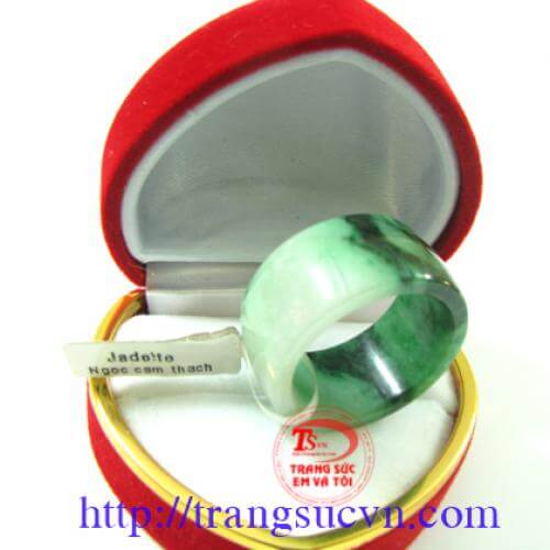 Nhẫn NGọc Jadeit Cái Nhẫn NGọc Jadeit Cái