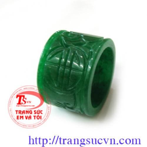 Nhẫn ngọc jadeite chạm chữ Phúc Nhẫn ngọc jadeite chạm chữ Phúc
