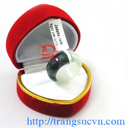 nhan cam thach thien nhien