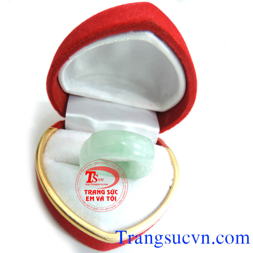 Nhẫn ngọc cẩm thạch