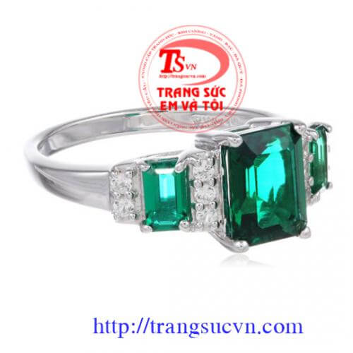 nhan-emerald-vang-trang